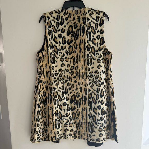 New! Chico’s Women’s Cheetah Print Animal Faux Fur Vest NWT - Picture 2 of 6